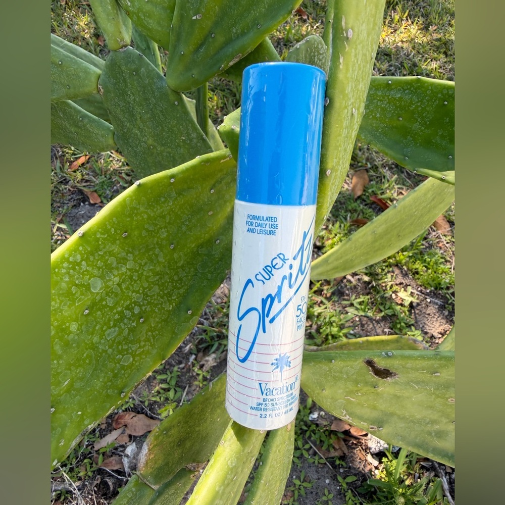 VACATION Super Spritz SPF 50 Face Sunscreen - Picture 4 of 6